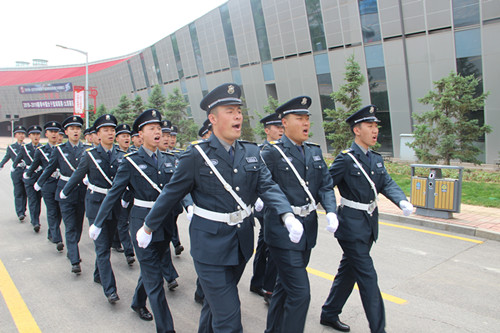 12501362_太原市保安服務(wù)有限公司保安員趕赴第二屆全國青年運動會比賽場館執(zhí)行安保任務(wù).jpeg